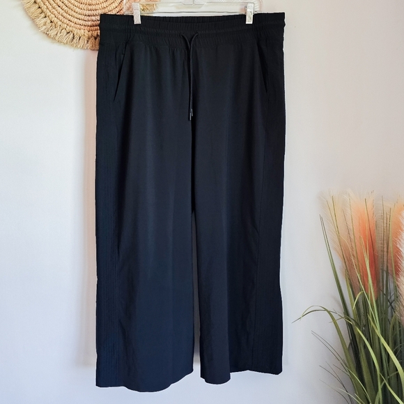 Athleta Avenue Black Wide Leg Crop Pull-on Active Travel Pants Womens Size 16 - Picture 14 of 14